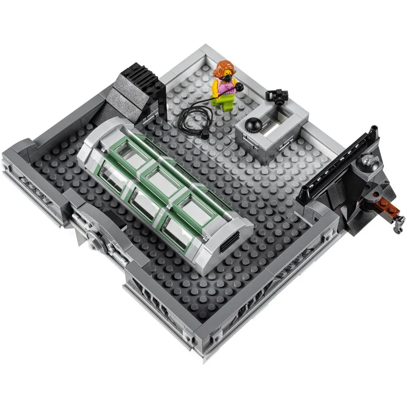lego-10251-brick-bank