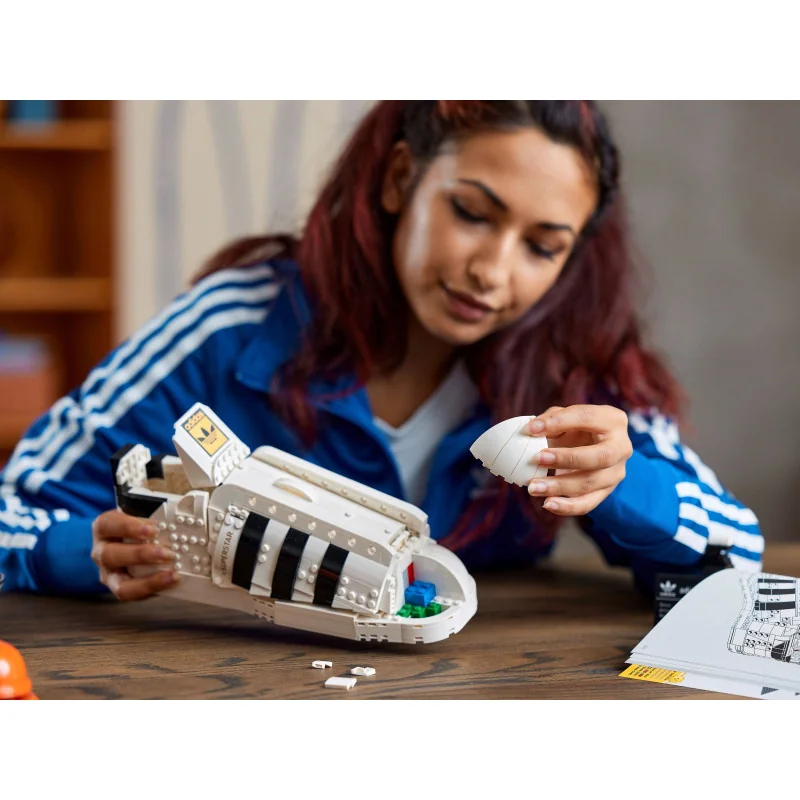 lego-10282-adidas-originals-superstar